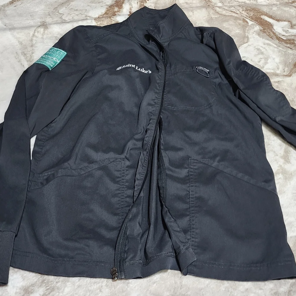 LOT OF 5 WOMEN’S SCRUB JACKETS ST. LUKE’S HOSPITAL EMBROIDERED LOGO SIZE M & L - Picture 3 of 12